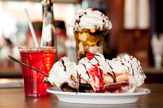 Clinton's Soda Fountain by null