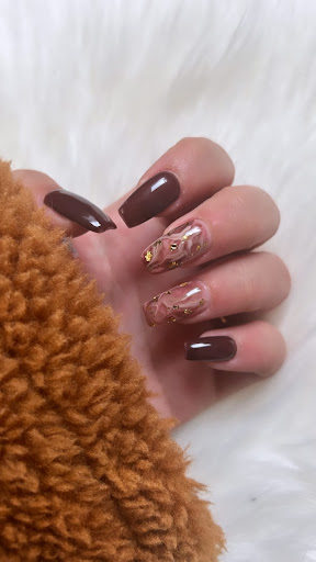 Beauty Nails By Laura.