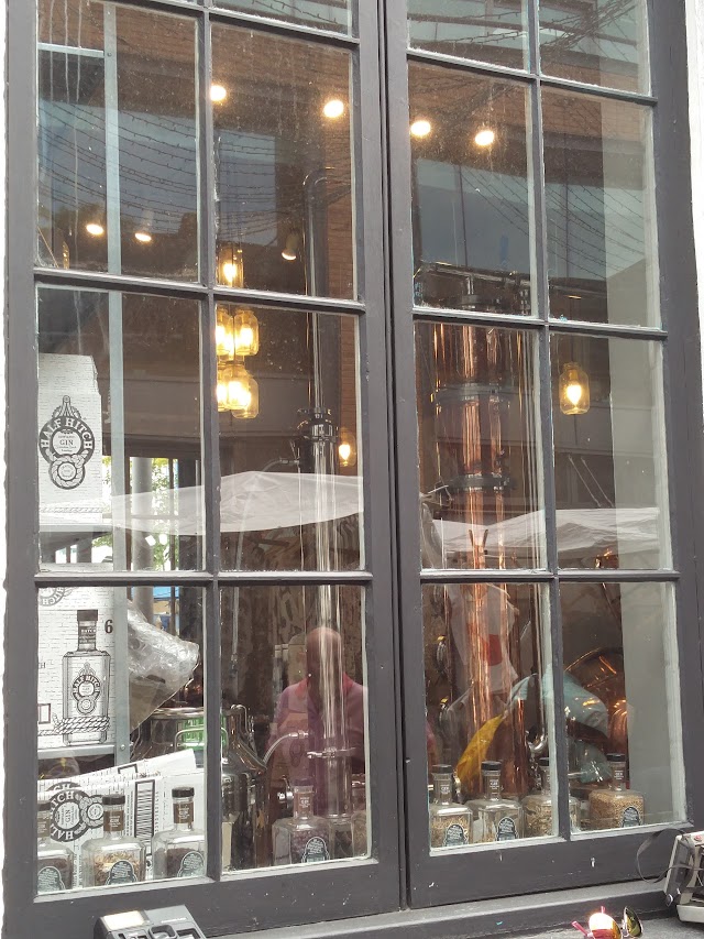 HALF HITCH Gin Micro-Distillery & Gin Store