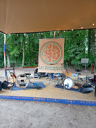 Photo n°30 de La Cahuette, Bar Restaurant Guinguette - Etang de Bétineuc à Saint-André-des-Eaux (Salle de spectacles)