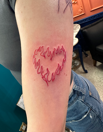 LA RÉVOLUTION EST TATTOOS - Thumbnail