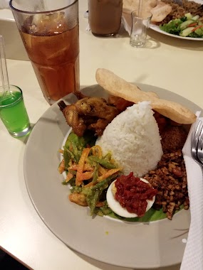 Olly's Cafe, Author: Suryatul Arifidin