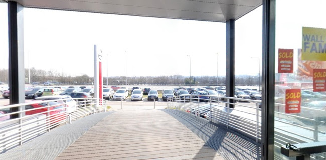 Nissan Leo Peeters Brussels East - Autobedrijf Garage