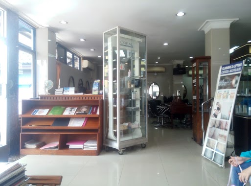 Anita Salon Rempoa, Author: Rilo Rizki Waiza