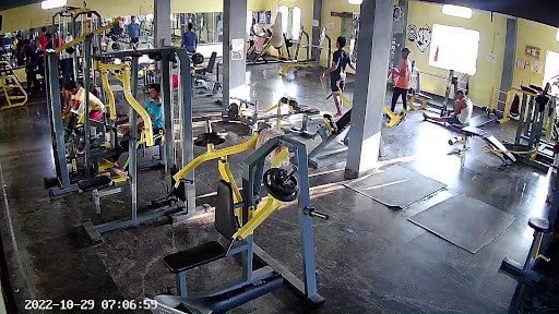 ULTIMATE FITNESS & GYM unisex