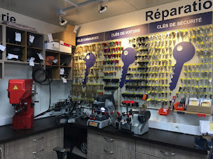 Photo n°3 de MISTER MINIT NOGENT LE ROTROU Intermarché à Nogent-le-Rotrou (Horlogerie)