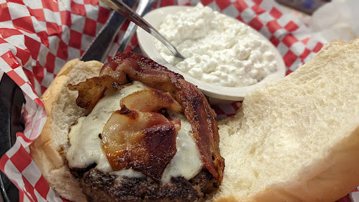 Fat Willy's - Visual