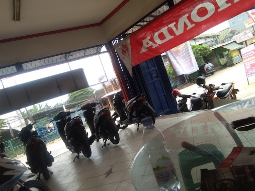 Pos Honda Caturcputra Jaya, Author: Ambon Alfian