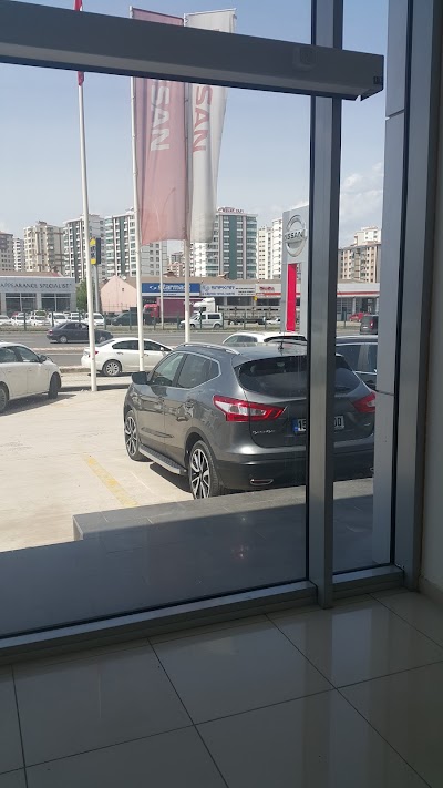 Photos of Nissan Vurallar