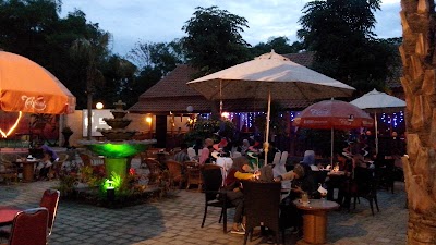 Photos of Cafe "Laras Liris" Grand Mahkota Hotel
