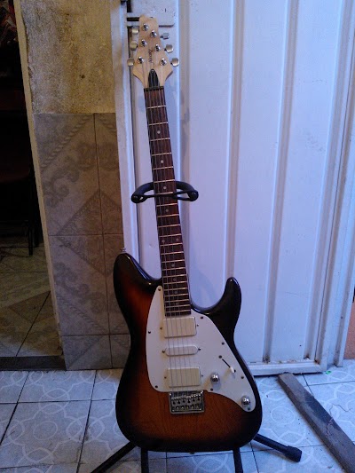 Photos of F&aacute;brica de Guitarras Guzm&aacute;n & &Aacute;lvarez