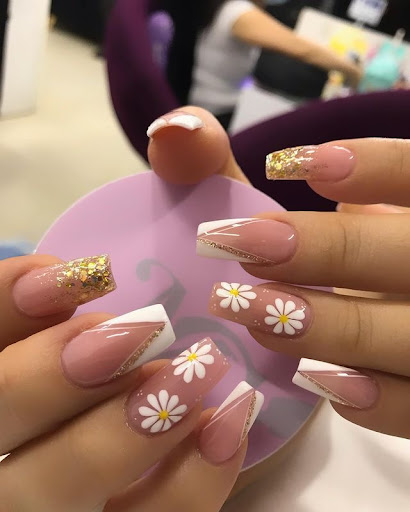 Q- Nail's - Visual