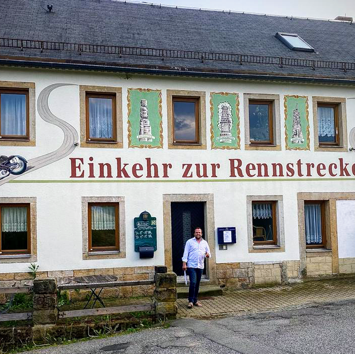 Einkehr zur Rennstrecke
