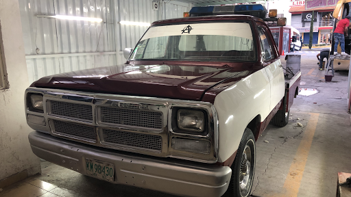 Taller mecanico, hojalateria y pintura, restauracion de autos