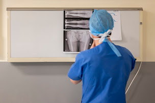 Photo n°15 de Dr Alexandre Baud - Chirurgien Hanche et Genou à Marseille (Chirurgien orthopédiste)