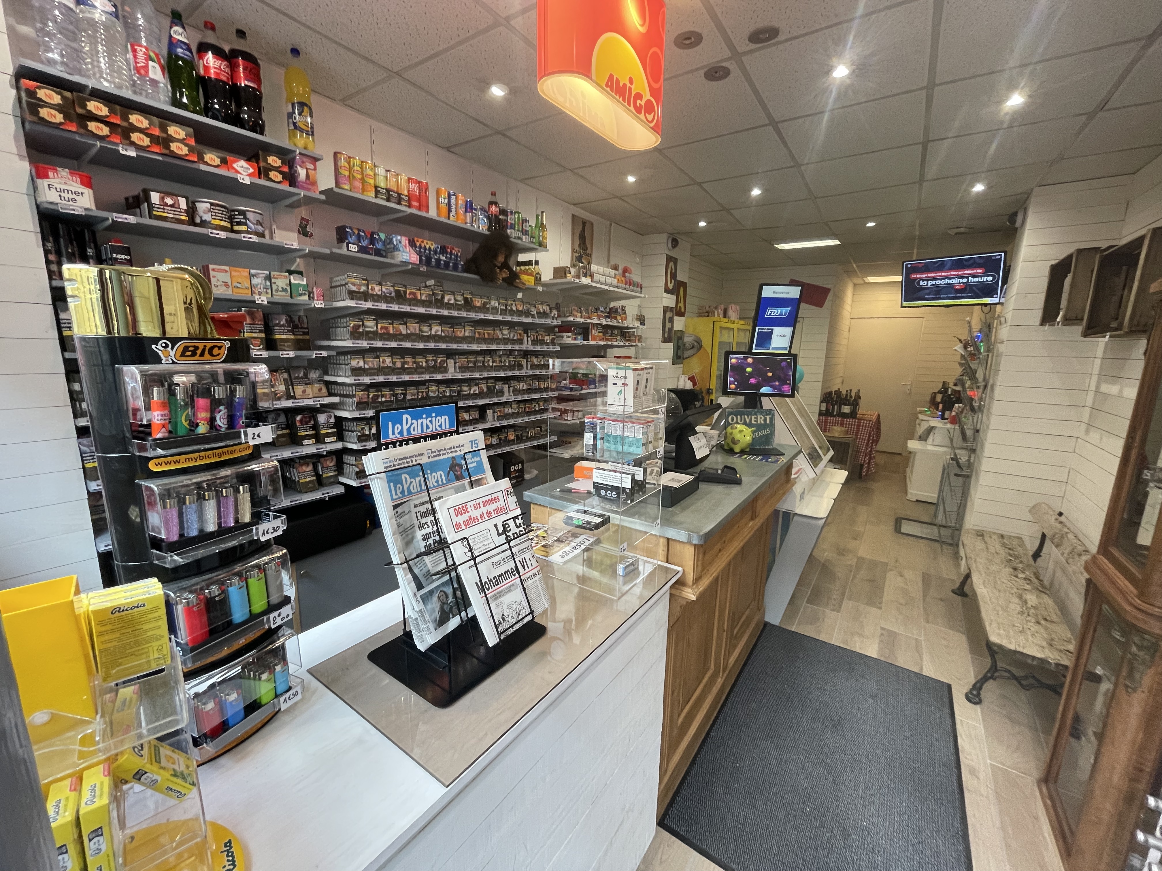 elfbar nachfüll pod läuft aus Boutique de vape La Trinité, boutique de cigarette électronique Biot :  NEHP'TUNE (VAPOTIK) main image 0