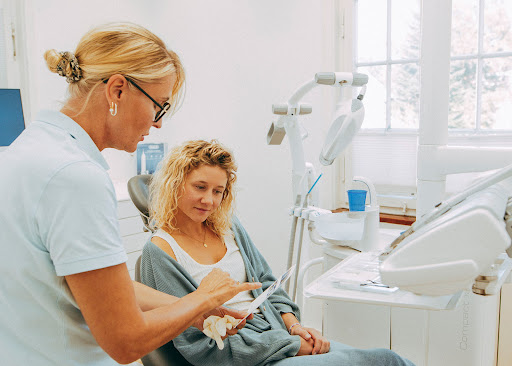 Dr. med. dent. Marc Eichhorn, Fachzahnarzt für Oralchirurgie - Thumbnail