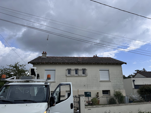Photo de RG renov couvreur zingueur nettoyage toiture à Garat (16410)