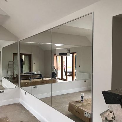 mirror wall - Visual