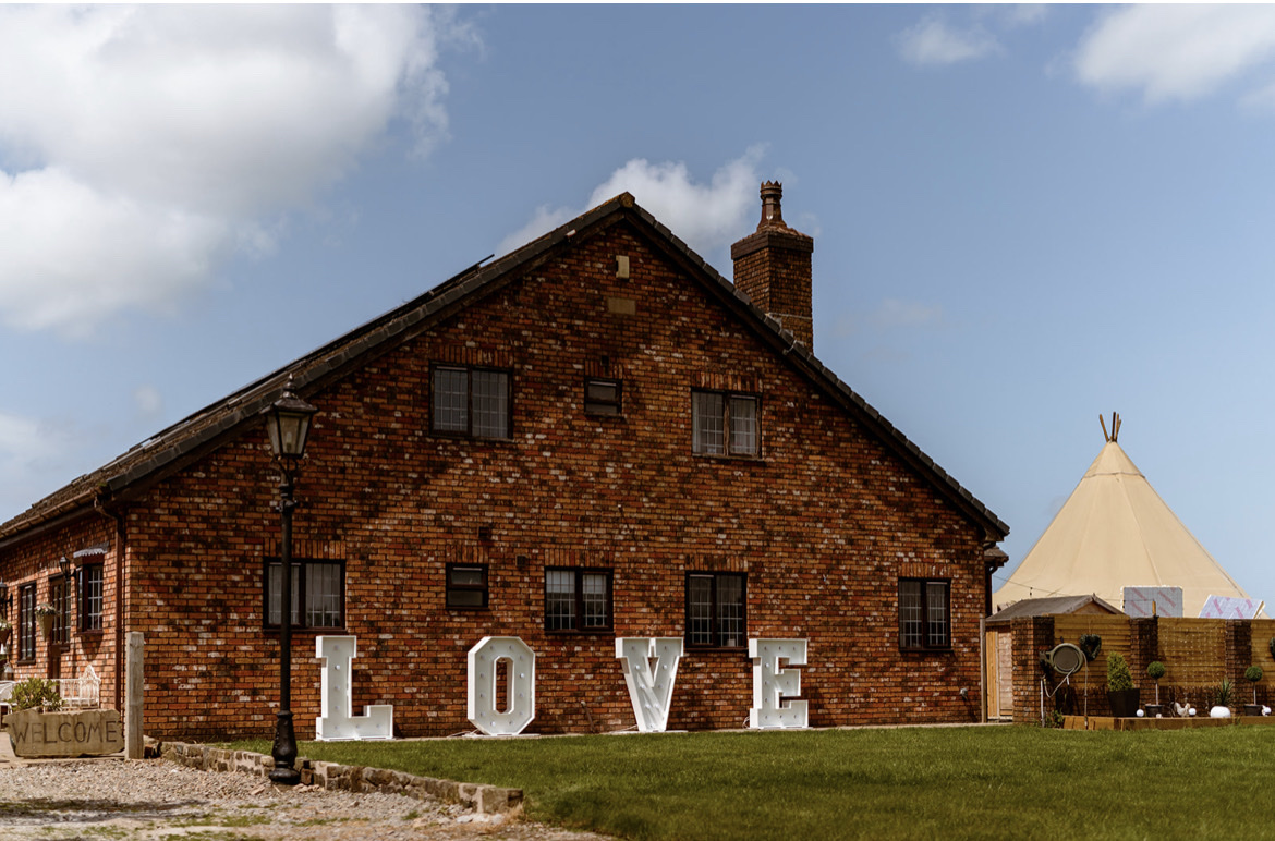 Marsh Farm Hall - Venues - photo 1