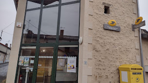 Photo n°1 de La Banque Postale à Lhommaizé (Banque d'épargne)