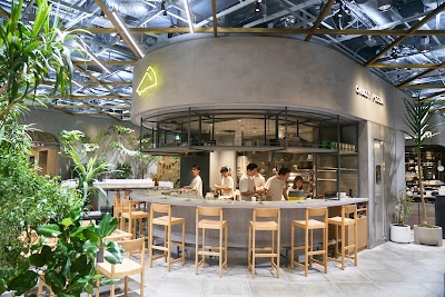 CRAZY PIZZA TORANOMON