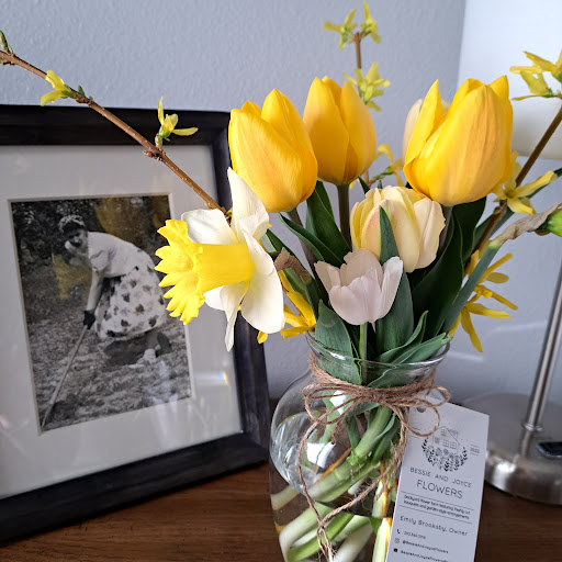 Bessie and Joyce Flowers - Thumbnail