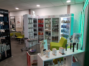 Photo n°5 de Coiffure Elevation à Froges (Salon de coiffure)