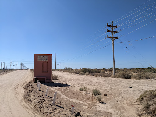Two cement pillars - Visual