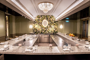 Photo n°127 de Ladurée Champs-Elysées à Paris (Salon de thé)