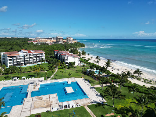 Mareazul Beachfront by House & Host