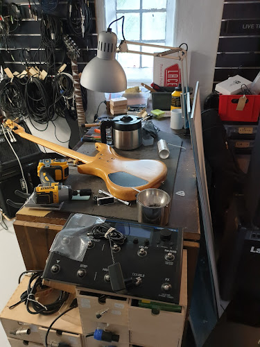 Lydmuren - Musikinstrumenter Køb, salg & Service v/Gregers Larsen - Hørsholm