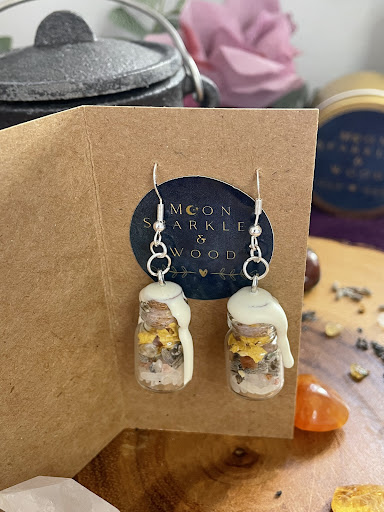 Moon sparkles and wood