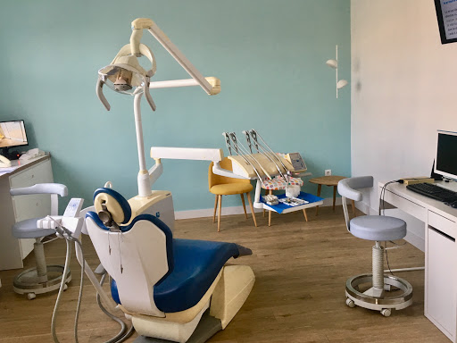 Clínica Dental Molar. Cerrado de Calderón