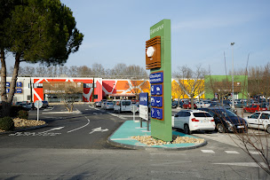 Photo n°38 de Centre Commercial Carrefour Uzès à Uzès (Supermarché)