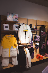 Photo n°6 de Boardriders Billabong, Roxy, Element, RVCA for women à Chamonix-Mont-Blanc (Magasin d'articles de snowboard)