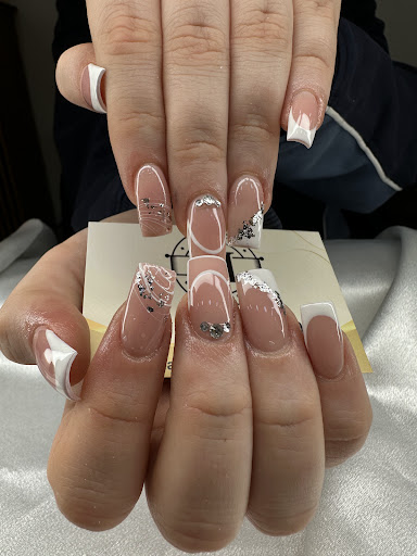 Happy Nails & Spa