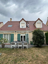 Photo n°3 de Entreprise KIRSMANN : Ravalement peinture 91 Nettoyage et Traitement Anti-mousse De Toiture en Essonne à Saint-Michel-sur-Orge (Couvreur)