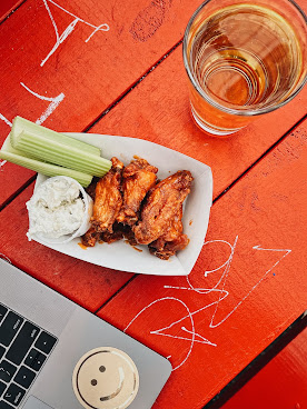 Vindicktive Bar and Wings by null