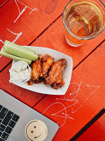 Vindicktive Bar and Wings by null