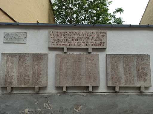 Ehemalige Synagoge Alzey mit Gedenktafel