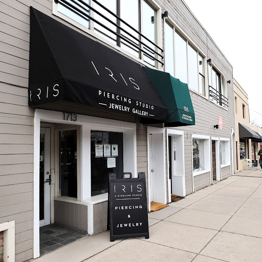 IRIS Piercing Studio - Visual