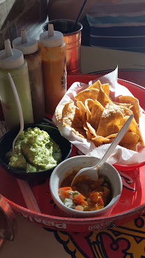 EL TRAGON TAQUERIA by null
