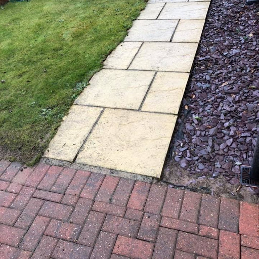 Driveway Cleaning | Gutter Cleaning | Roof Cleaning - Lincoln - MB Professional - Thumbnail