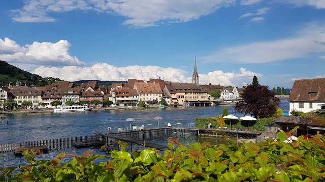 Uferlos - An der Schifflände