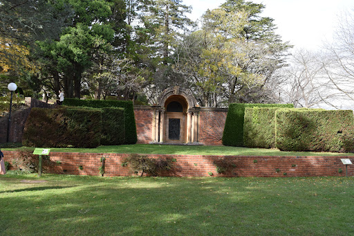 Everglades House & Gardens - Thumbnail