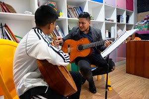 Kaleb Soria Music | Clases de canto y guitarra en Ate, La Molina y Santa Anita 8