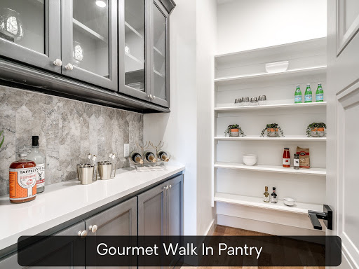 Chris Moore Realtor, CENTURY 21 Goodyear Green - Thumbnail