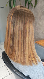 Photo n°12 de Feeling Creation Coiffure Homme-Femme-Enfant à Rognac (Salon de coiffure)