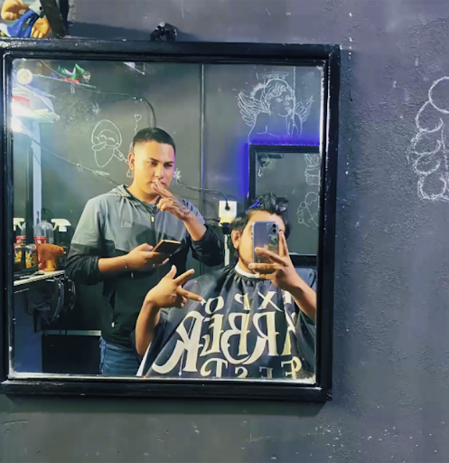 Juniors Barber Shop